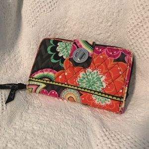 Vera Bradley wallet in Ziggy Zinnia
